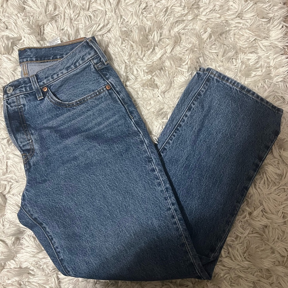 Levis Womens 501 90s, size 28, relaxed fit jean